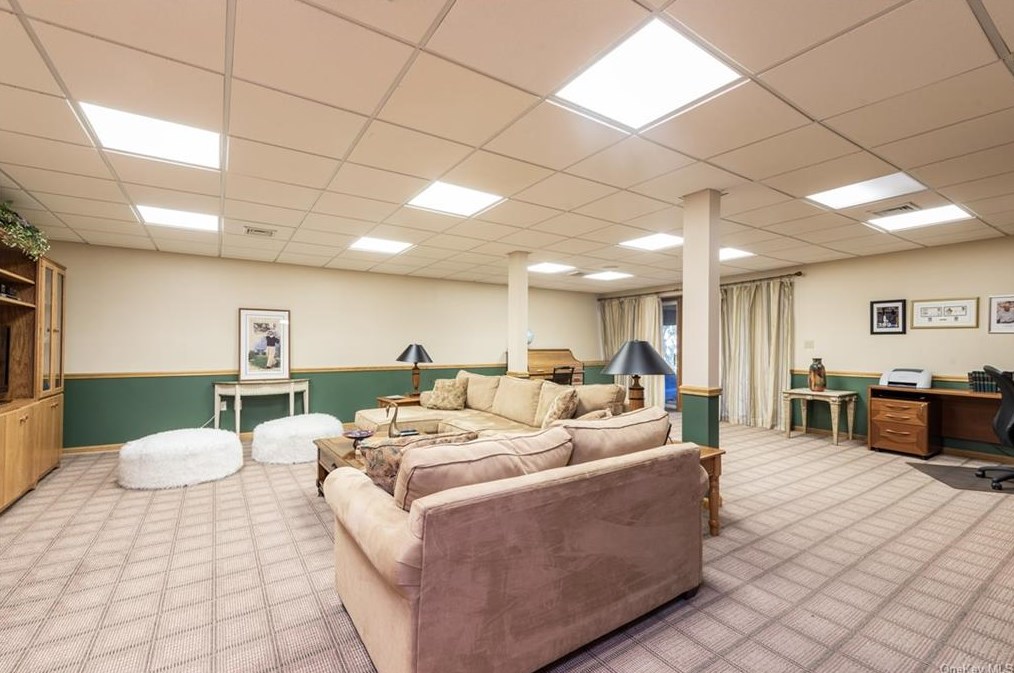 7 Mount Holly Dr, Rye NY 10580-1857 exterior