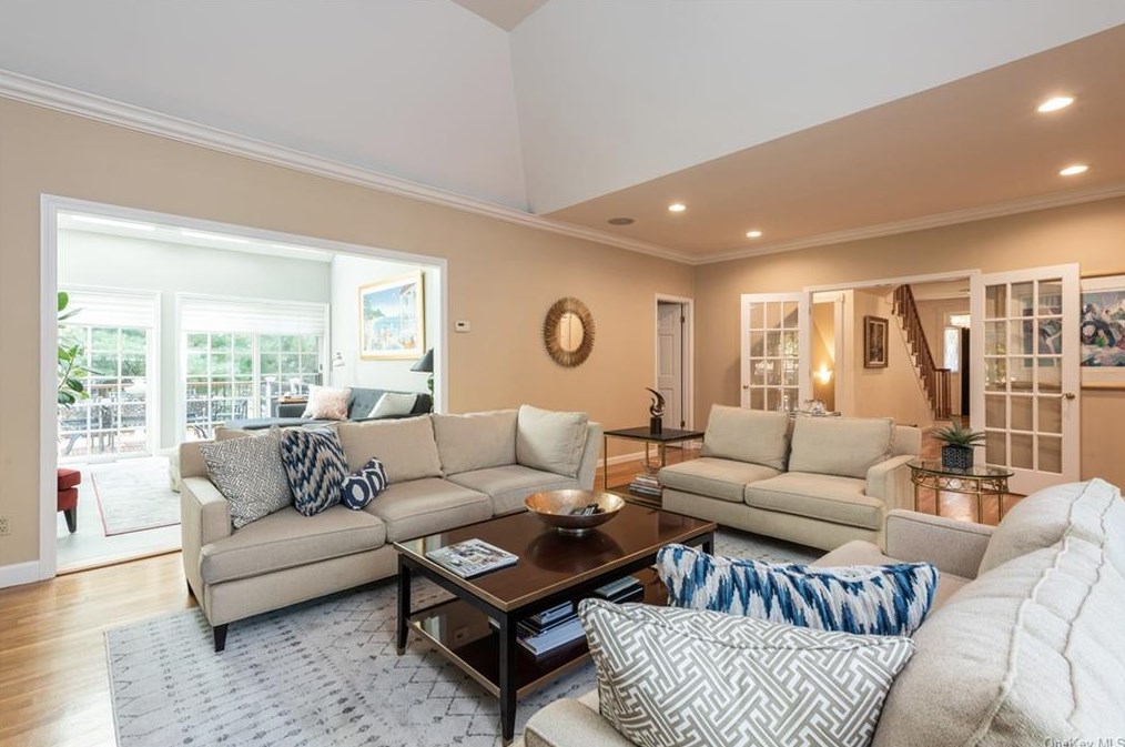 7 Mount Holly Dr, Rye NY 10580-1857 exterior