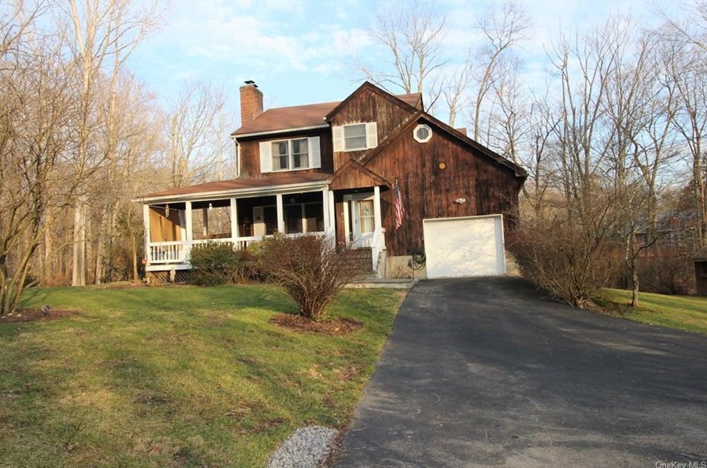 2 Hoye Dr, Cortlandt Manor, NY 10567-6224