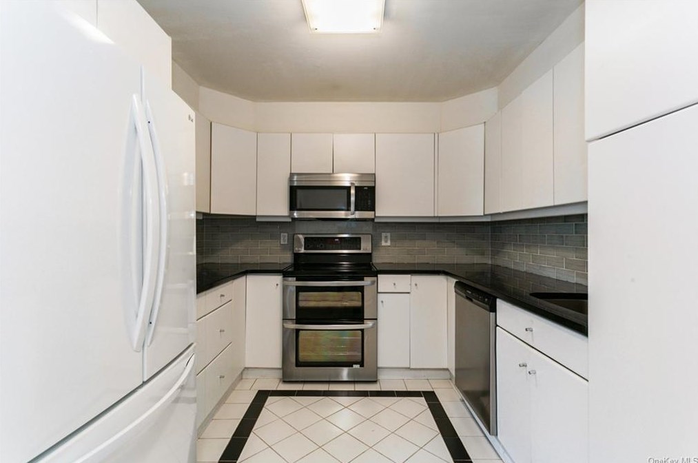 400 High Point Dr #101, Hartsdale, NY 10530