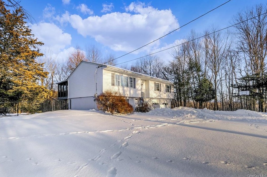 29 Organ Hill Rd, Poughkeepsie, NY 12603-4510
