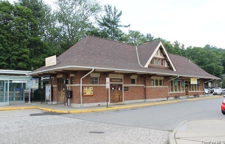 200 Diplomat Dr, Mount Kisco NY  10549-2006 exterior