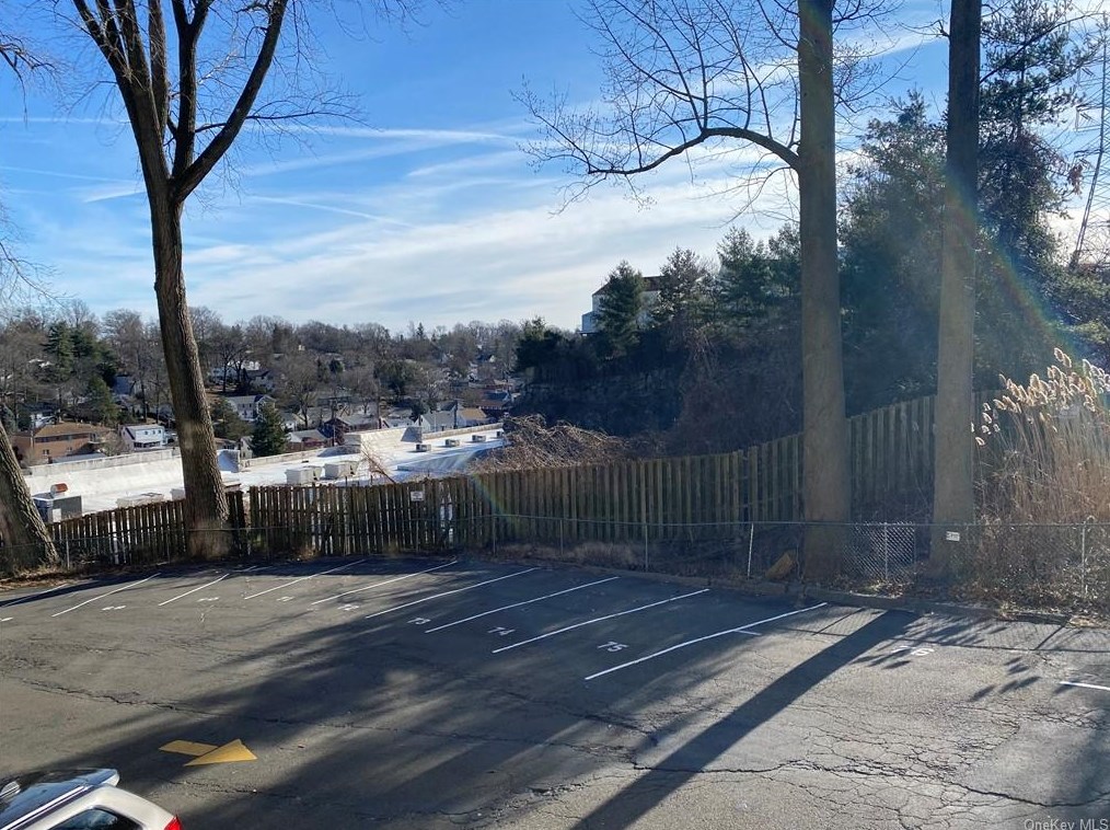 1 Remsen Rd, Yonkers NY  10710-1830 exterior