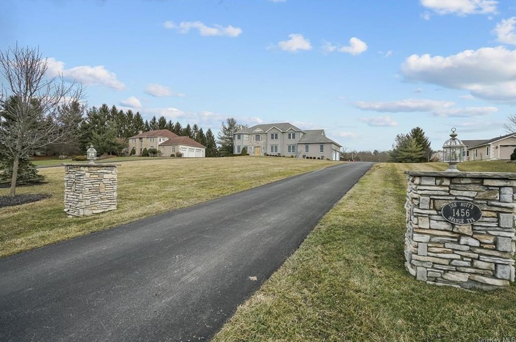 1456 Orange Tpke, Monroe, NY 10950-3716