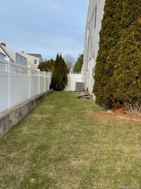 4 Greenmeadow Rd, Yonkers, NY 10709