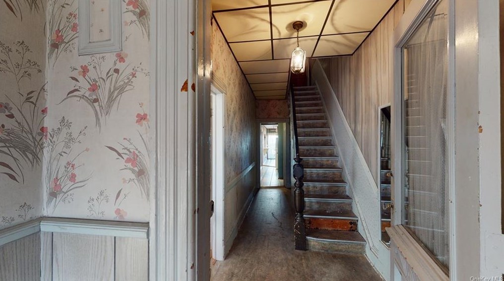 71-33 67th St, Flushing, NY 11385-3776