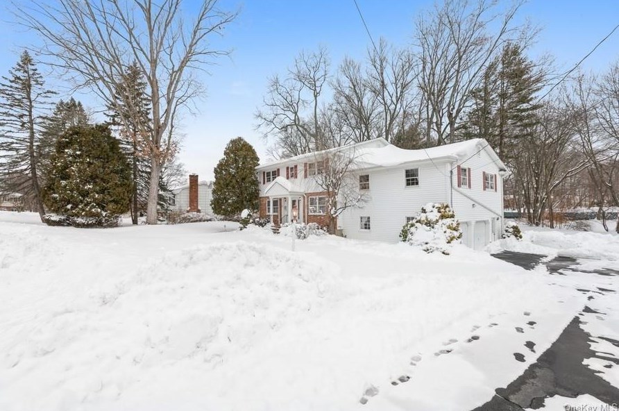 4 Ruth Dr, New City, NY 10956-3618