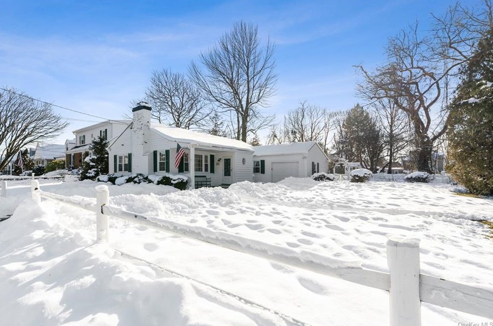 214 Barry Ave, Mamaroneck, NY 10543-4103