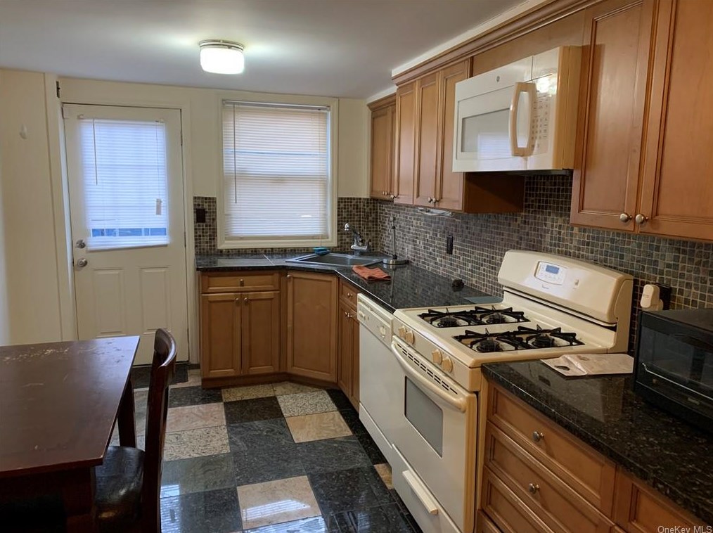 109 Woodale Ave, Peekskill NY  10566-5522 exterior