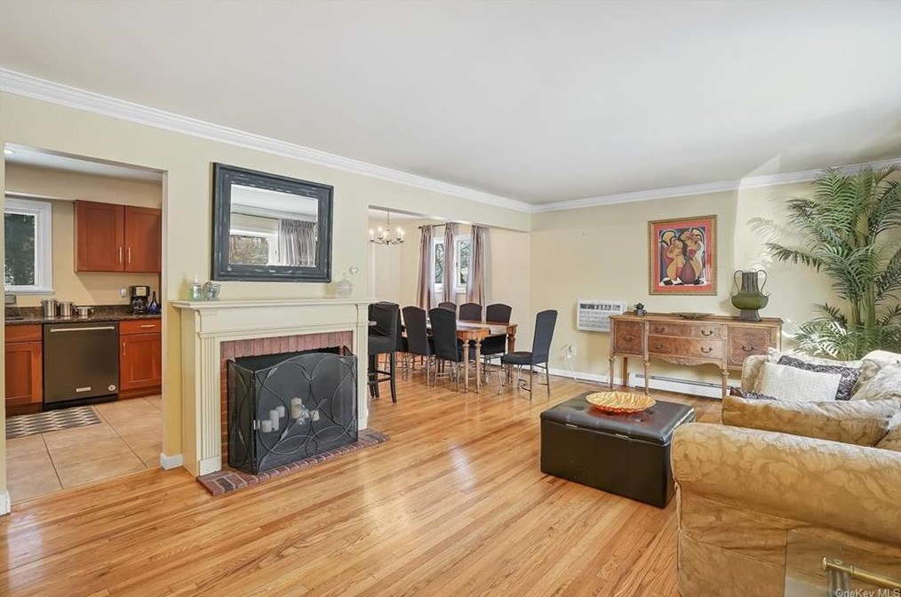 4 Spring Ln, Cortlandt Manor, NY 10567-1318