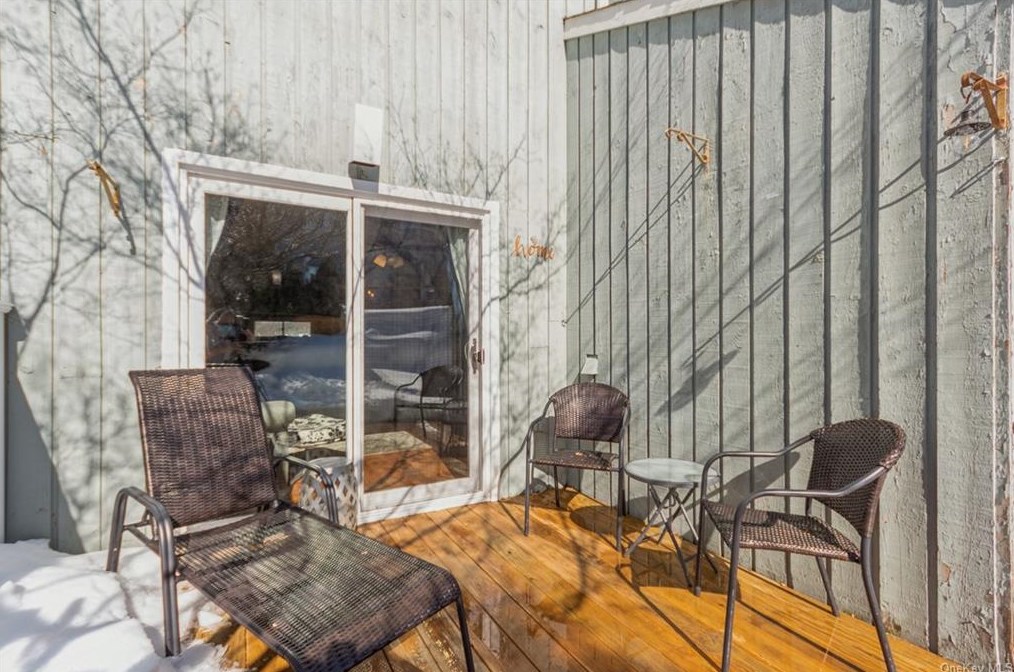 25 Waterview Est, Peekskill NY 10566-4437 exterior