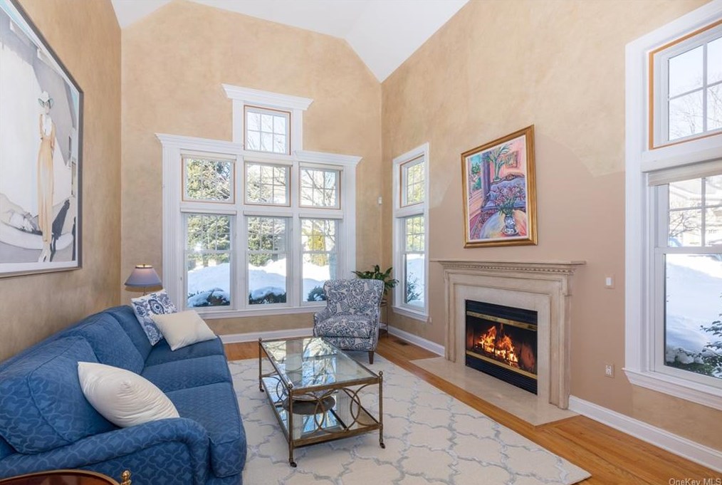 63 Landing Dr, Dobbs Ferry, NY 10522-1184