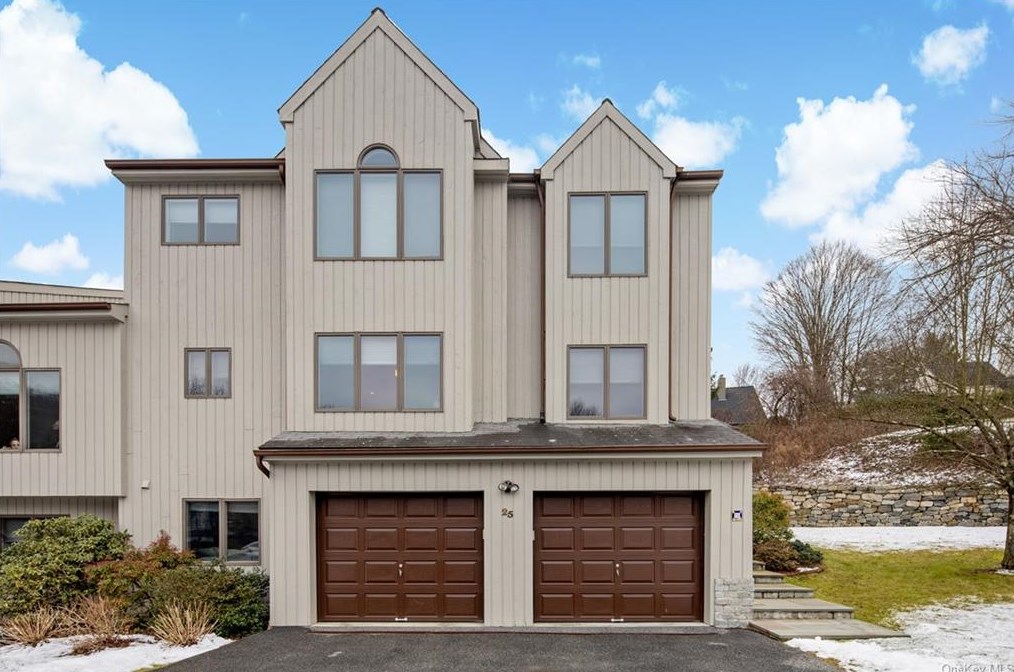 25 Fawn Ln, Somers Town, NY 10589