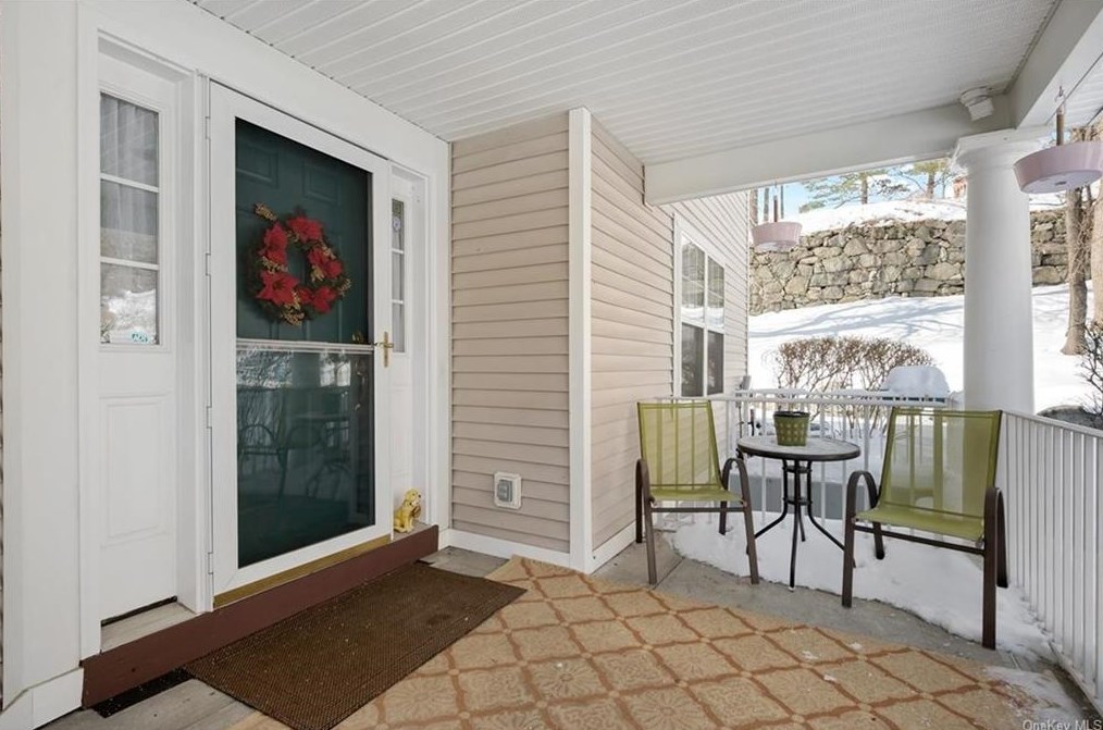 87 Hillcrest Ln, Peekskill, NY 10566-6925
