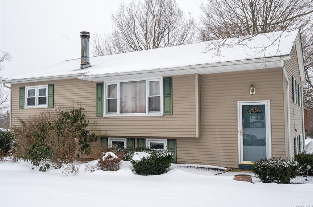 34 Pacer Dr, Newburgh, NY 12550-3838