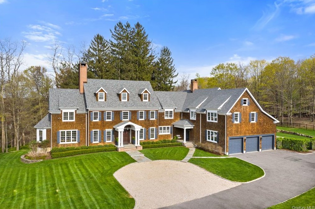 723 Bedford Rd, Mount Kisco, NY 10549-3622