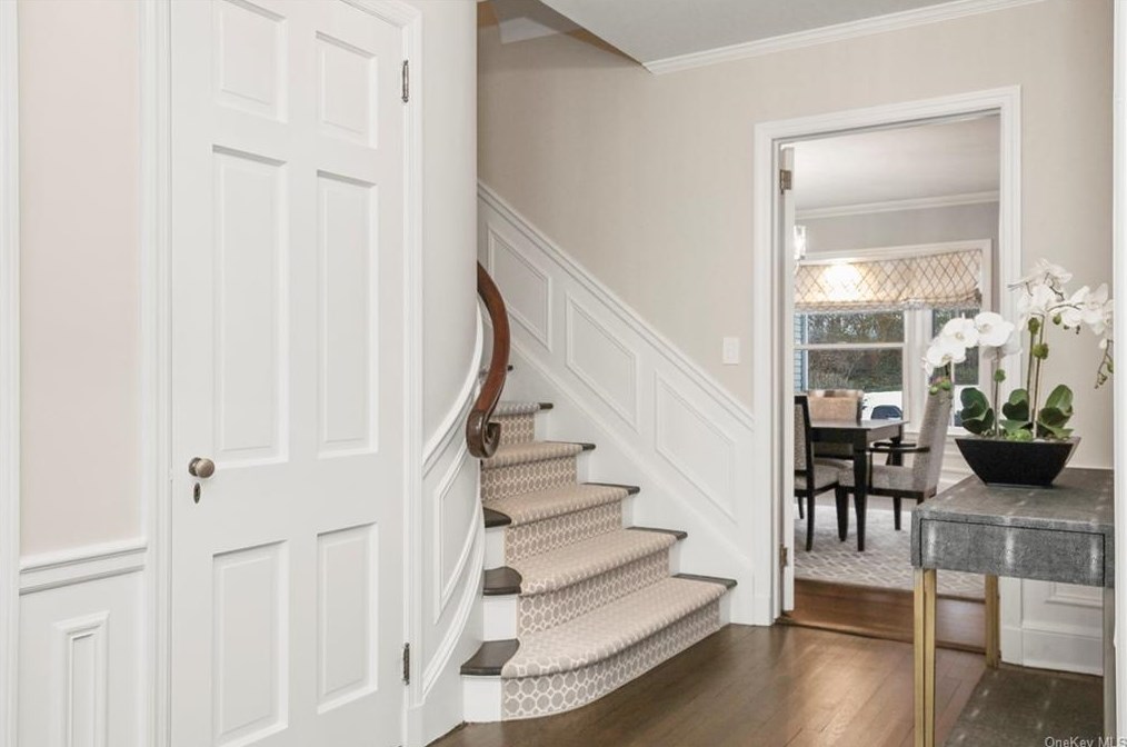 24 Avon Rd, Larchmont, NY 10538-1443
