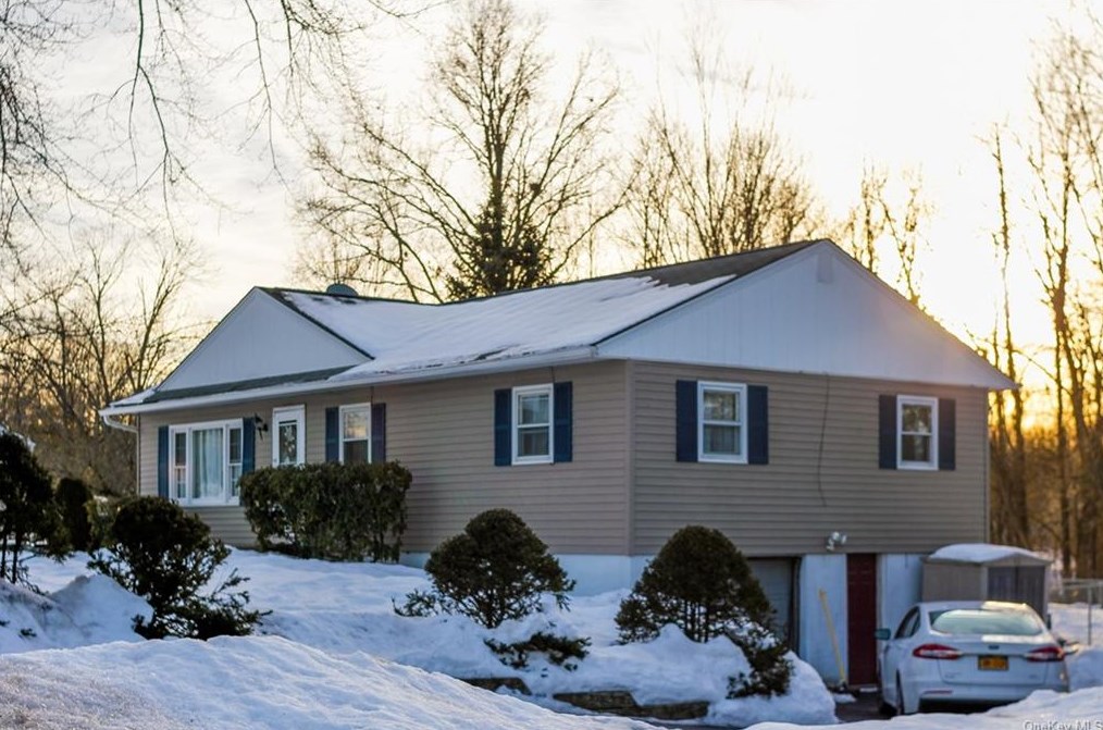 70 Monarch Dr, Newburgh, NY 12550-2428