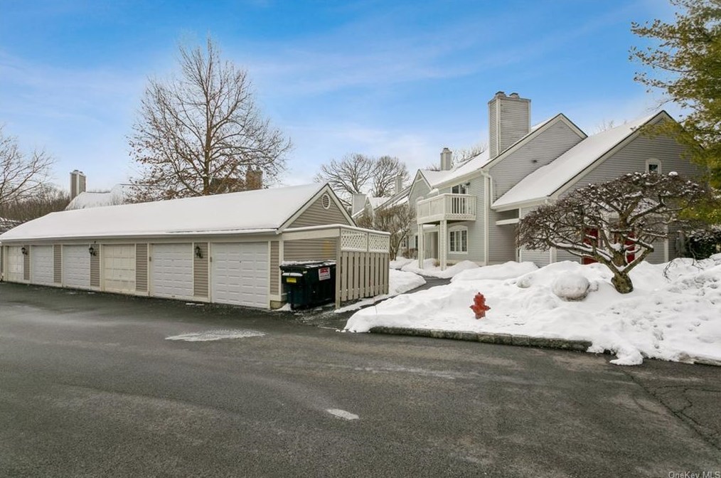 708 Chestnut Dr, Kent Lakes, NY 10512-2611