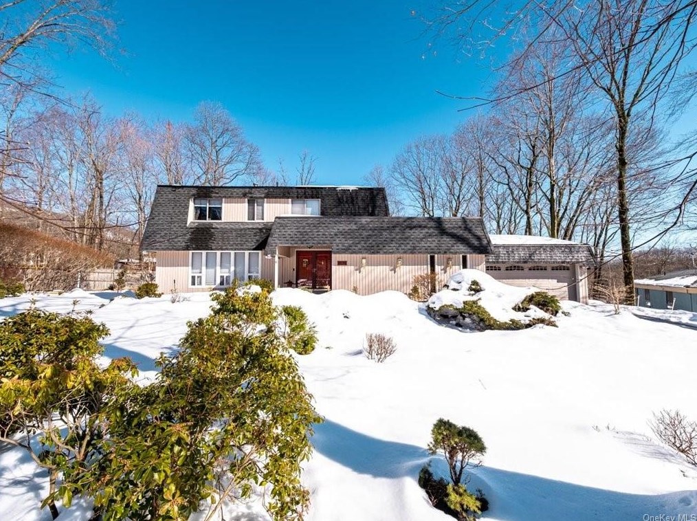 6 Footstep Ln, Mount Ivy, NY 10970-2013