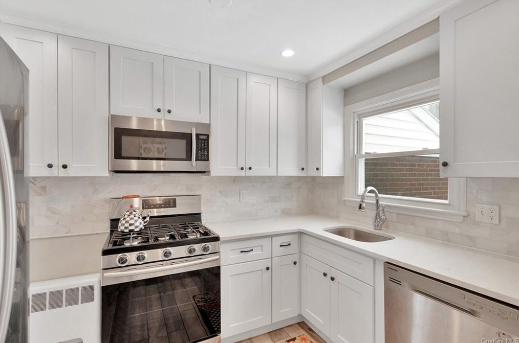 11 Maywood Ave, Rye Brook, NY 10573-2401