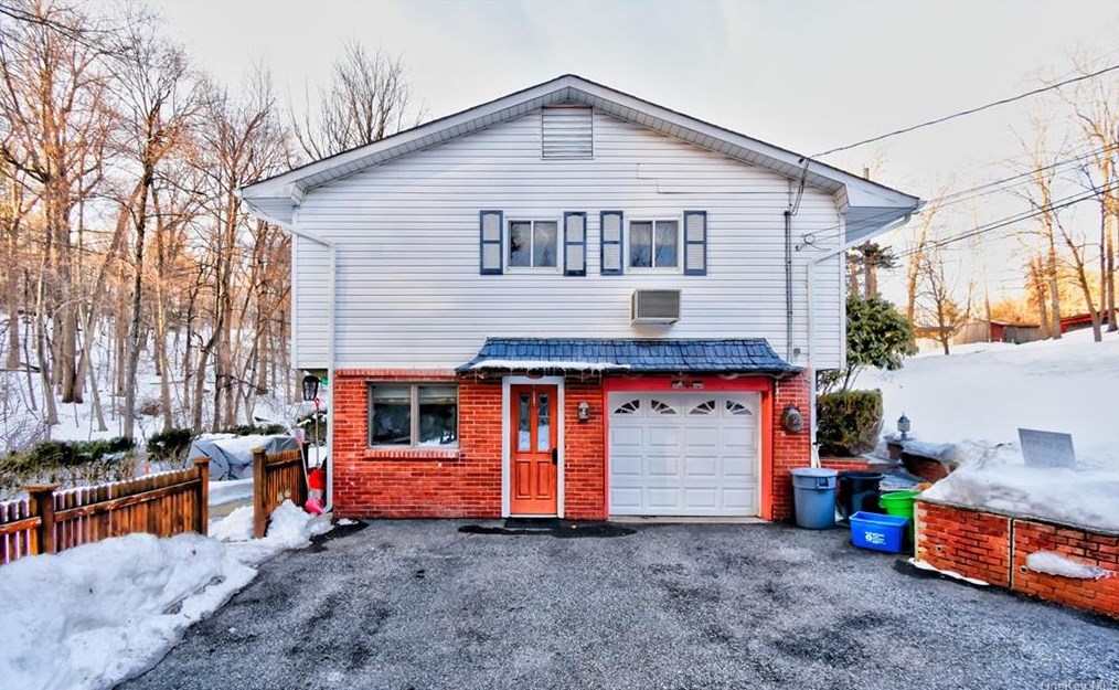 41 Regina Rd, Chestnut Ridge, NY 10952-4525