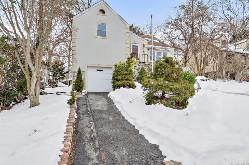30 Gramercy Ave, Yonkers, NY 10701-5114