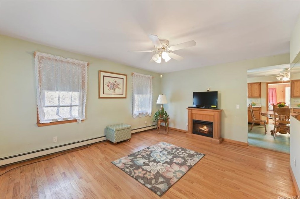 23 Montrose Station Rd, Montrose, NY 10548-1007