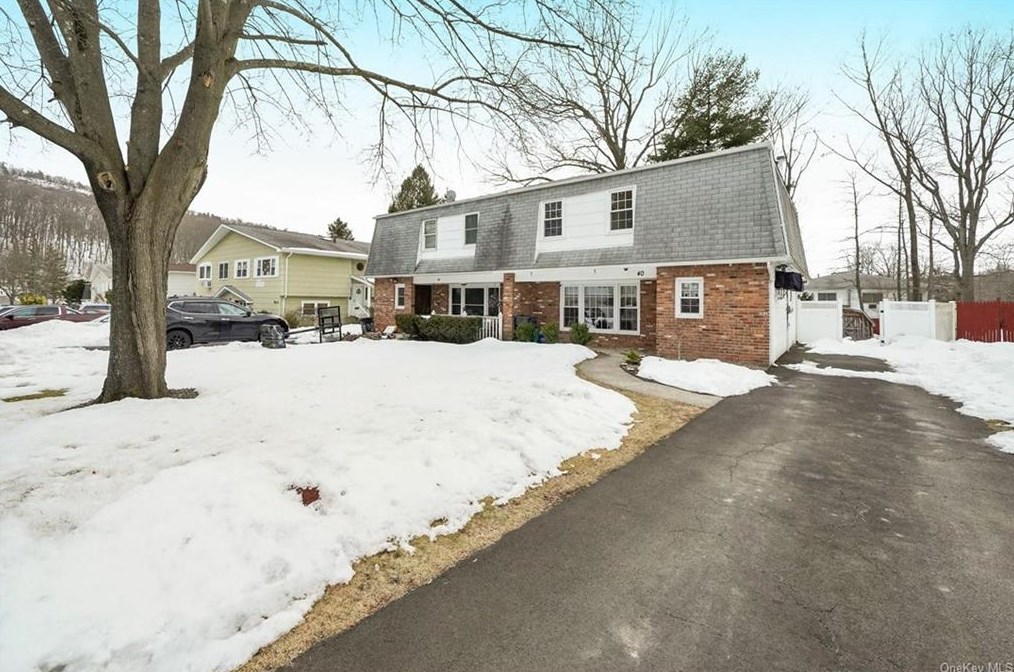 40 Lillian St, Mount Ivy, NY 10970-2628