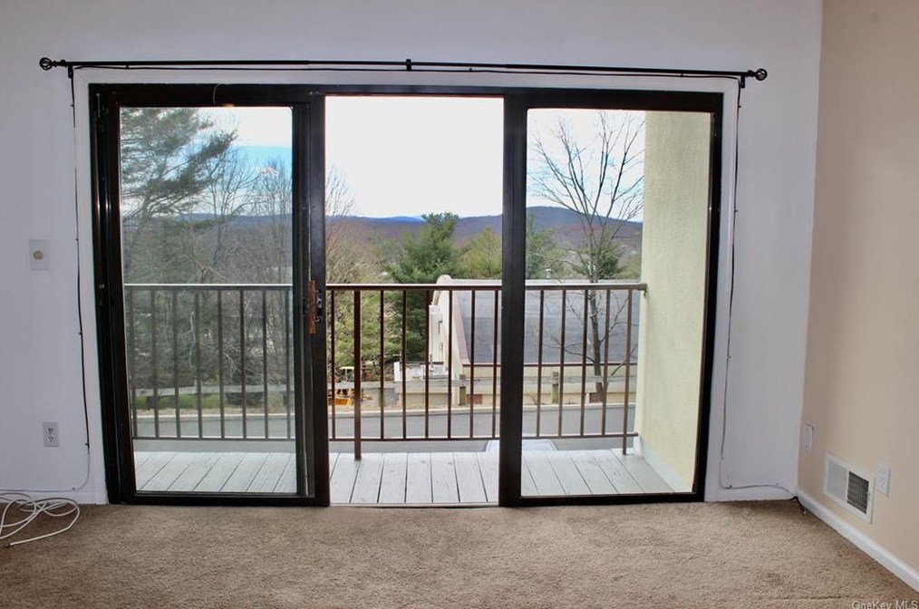 11 Nottingham Cir, Peekskill NY  10566-2559 exterior
