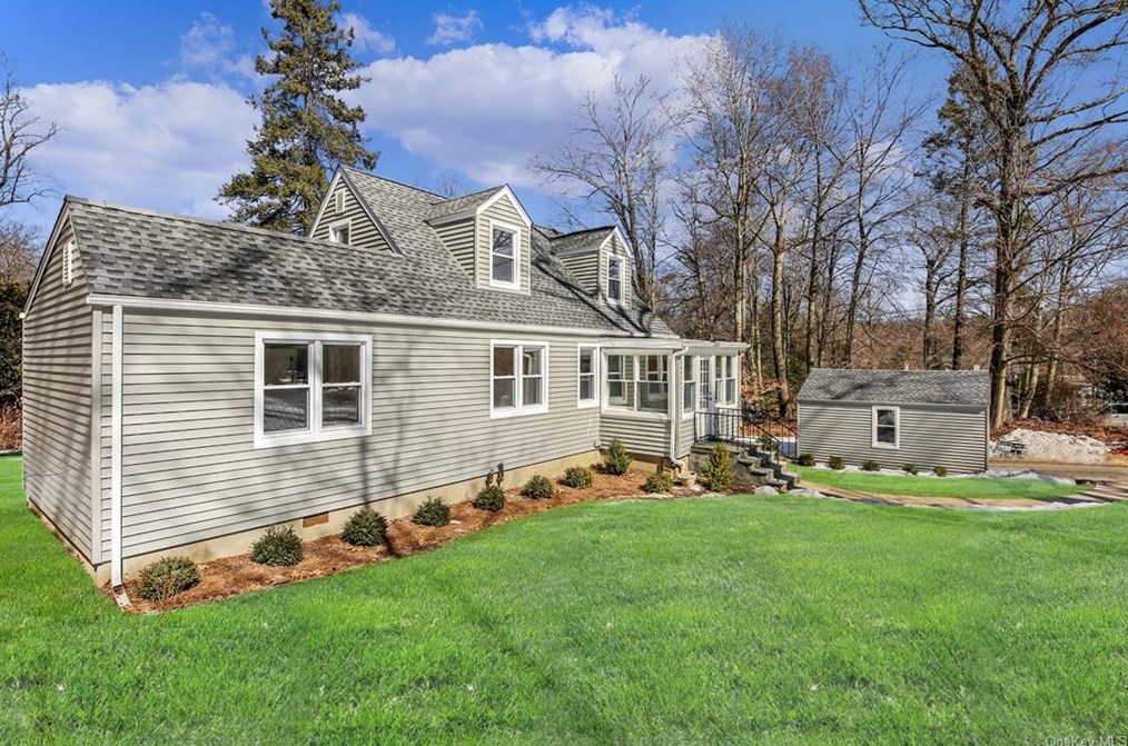 16 Highclere Ln, Valhalla, NY 10595