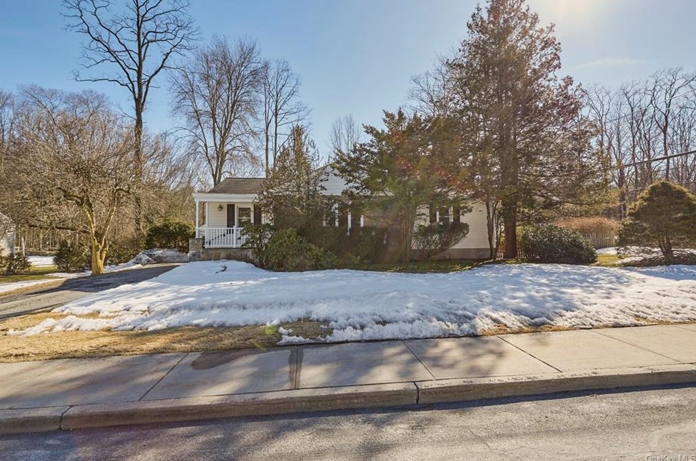 138 Huntville Rd, Katonah, NY 10536-1915