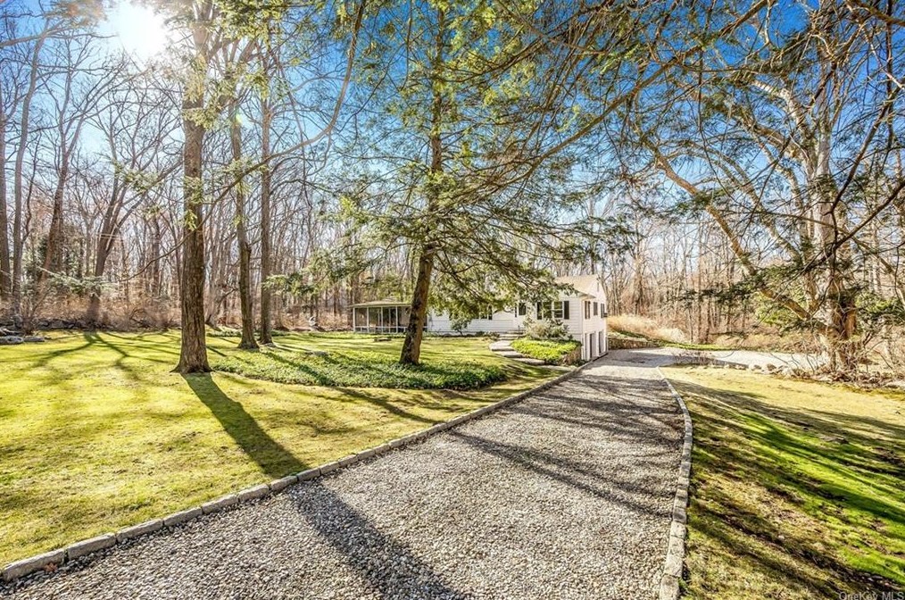 30 White Birch Rd, Scotts Corners, NY 10576