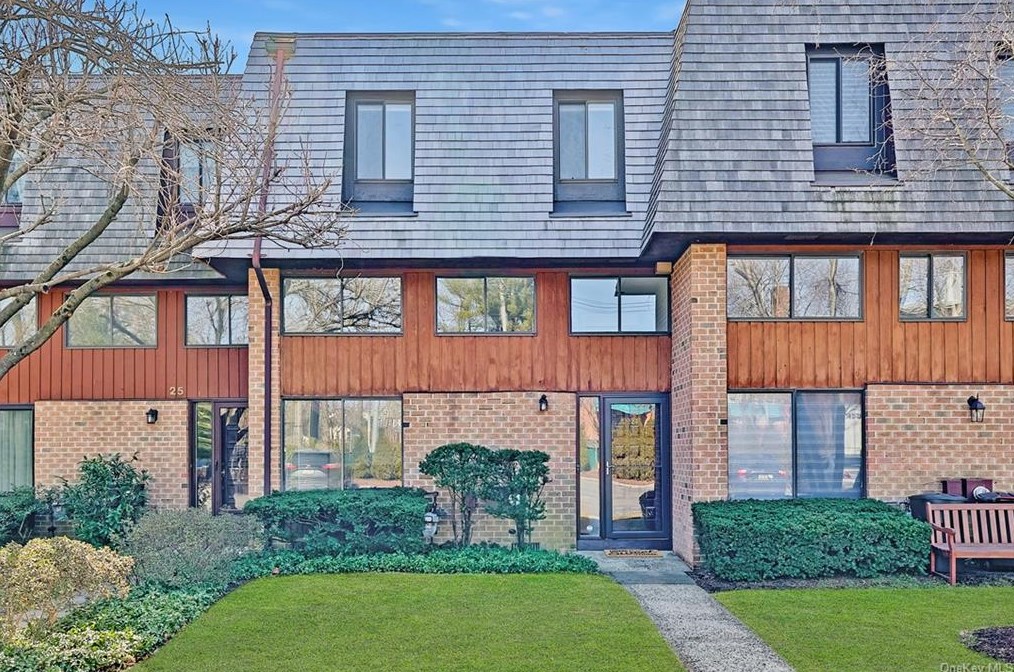 24 The Hamlet, New Rochelle, NY 10803