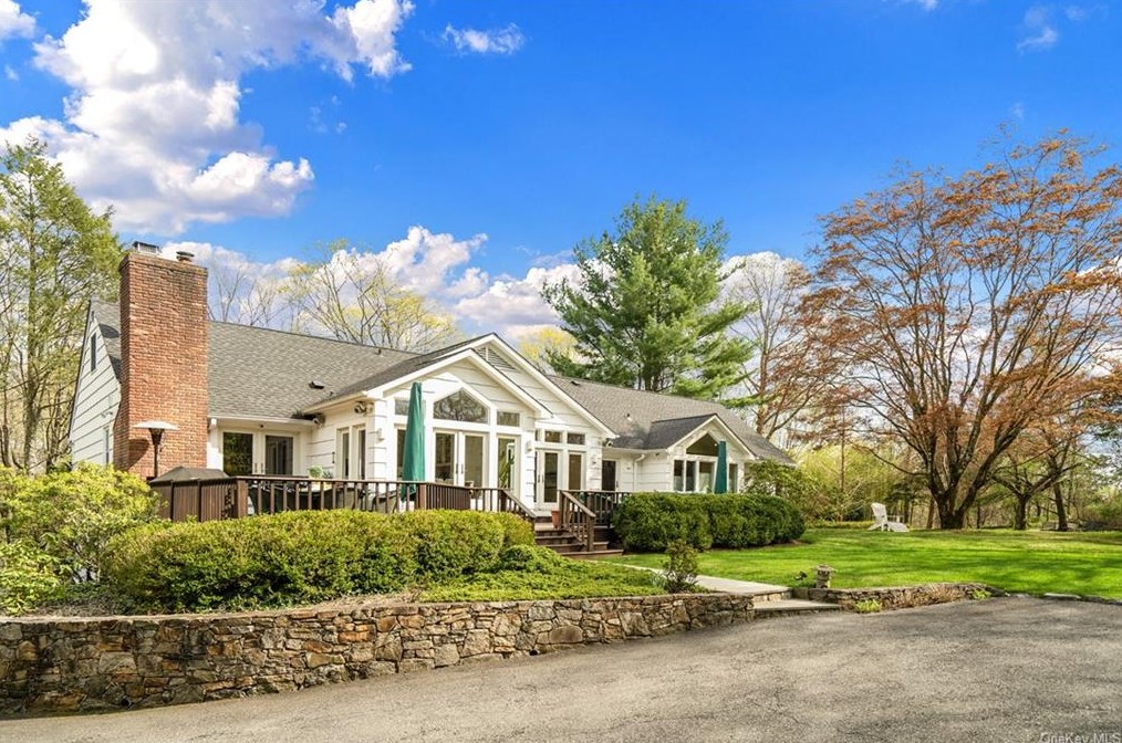 364 West St, Harrison, NY 10528-2509
