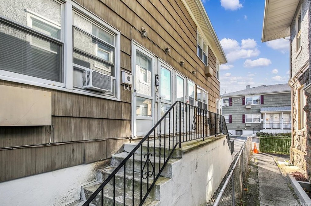 214 Fenimore Rd #apt B, Mamaroneck, NY 10543
