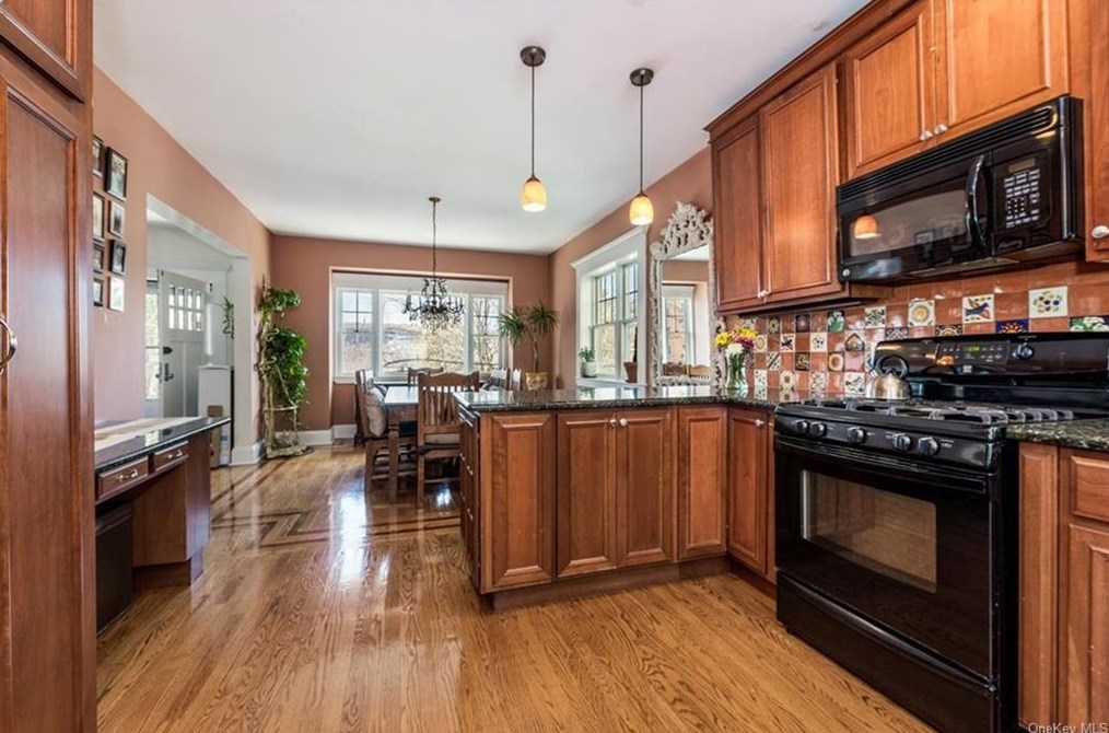 4 Odell Ave, Yonkers, NY 10701-1205