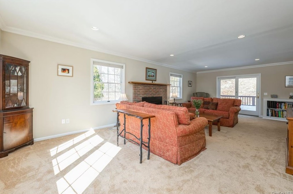 5 Todd Rd, Katonah, NY 10536-2807