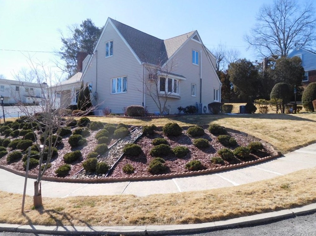 185 Lasalle Dr, Yonkers, NY 10710-3143