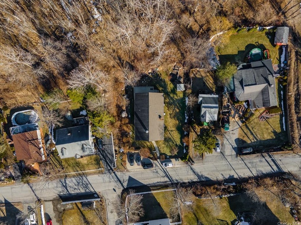 65 Lake Shore Dr, Mahopac, NY 10541