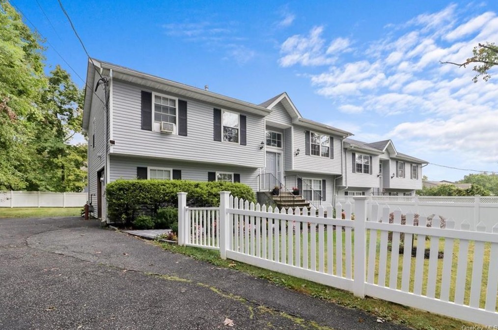 310 Old Nyack Tpke, Chestnut Ridge NY  10977-5842 exterior
