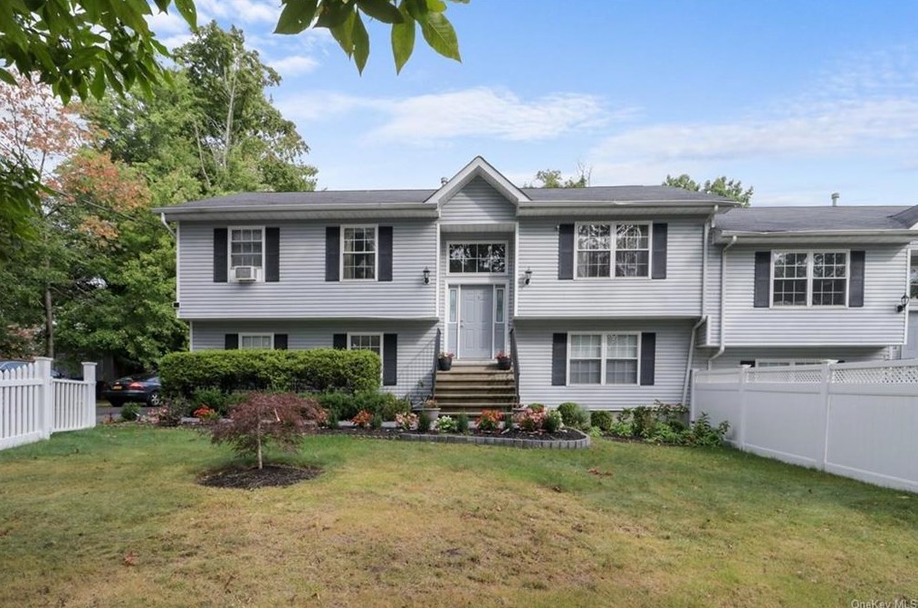 310 Old Nyack Tpke, Chestnut Ridge NY  10977-5842 exterior