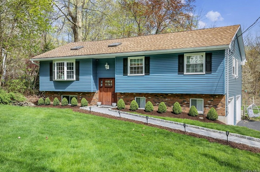 4 Gabriel Dr, Cortlandt Manor, NY 10567-1702