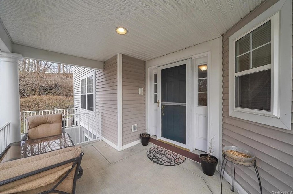 90 Hillcrest Ln, Peekskill NY  10566-6925 exterior