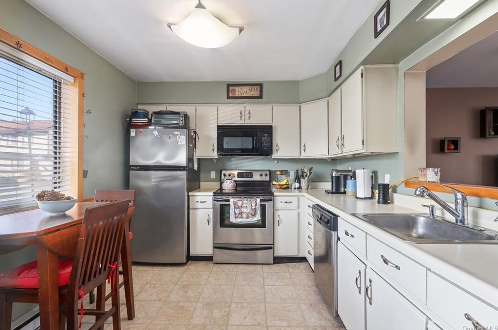 5801 Chelsea Cv, East Fishkill, NY 12533-7109