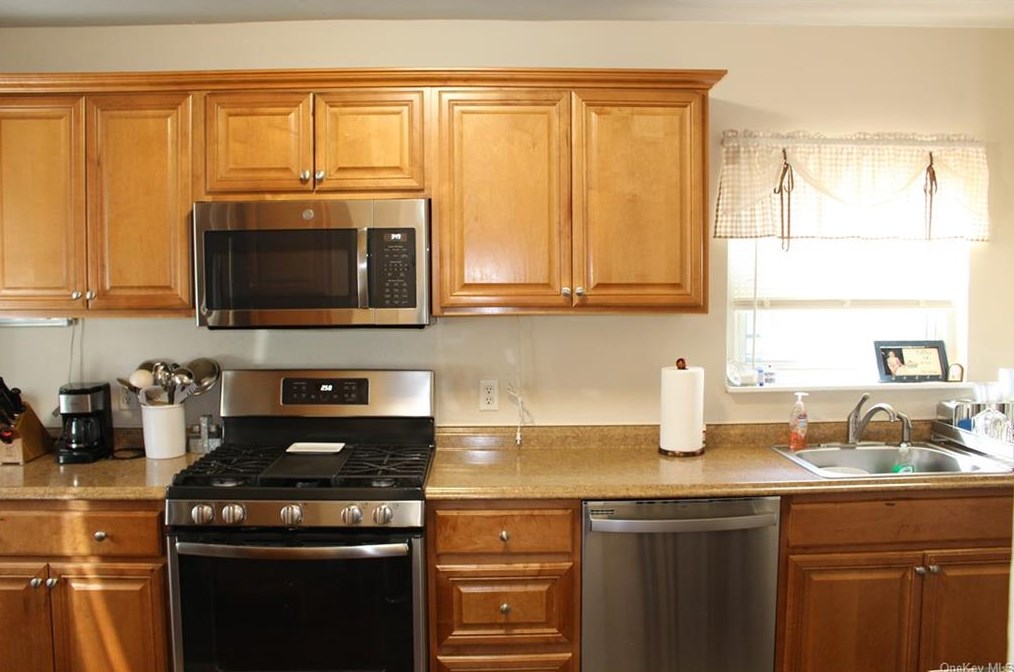 43 Bradford St, Harrison NY  10528-2701 exterior