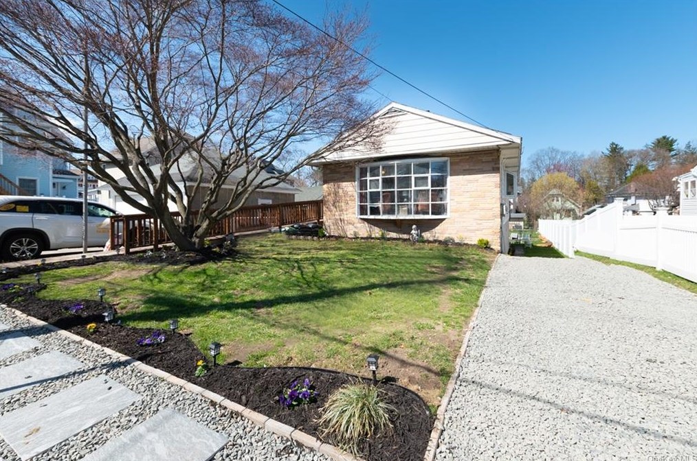 958 Garfield St, Peekskill, NY 10566-2224