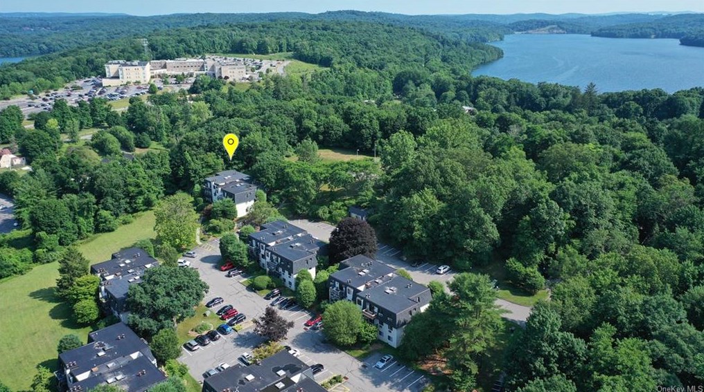 605 Drew Ln, Kent Lakes, NY 10512