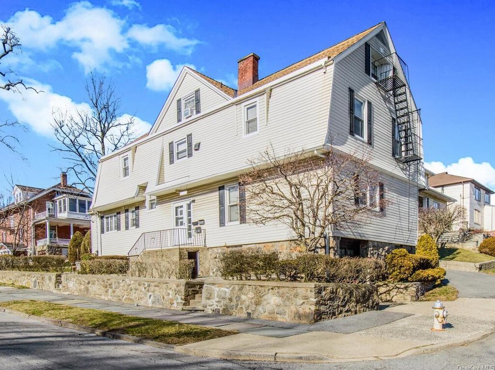 16 Park Ave, New Rochelle, NY 10805