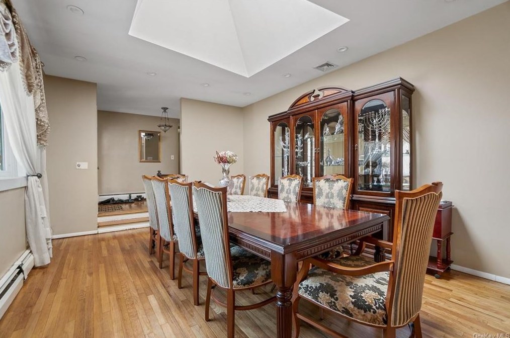 10 Cliff Ct, Monroe, NY 10950-2142